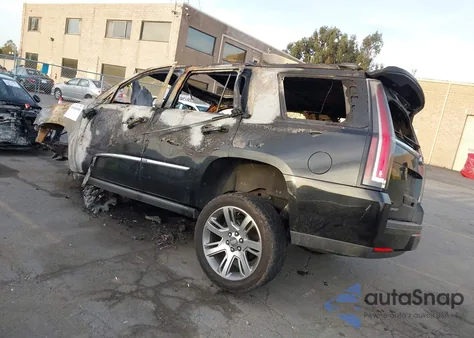 2016 Cadillac Escalade Premium Collection z USA, uszkodzony, nr VIN 1GYS4CKJ6GR116341